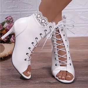 NEW - Elegant Lace-Up with Breathable
Hollow Design - Rubber Sole - WHITE